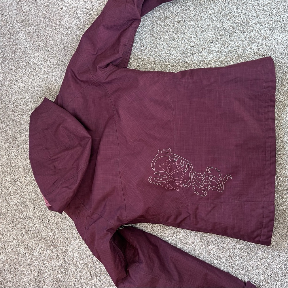 Cloudveil Primaloft ski/winter coat. Pockets. Zip off hood. Venting. Purple. EUC - Picture 7 of 16